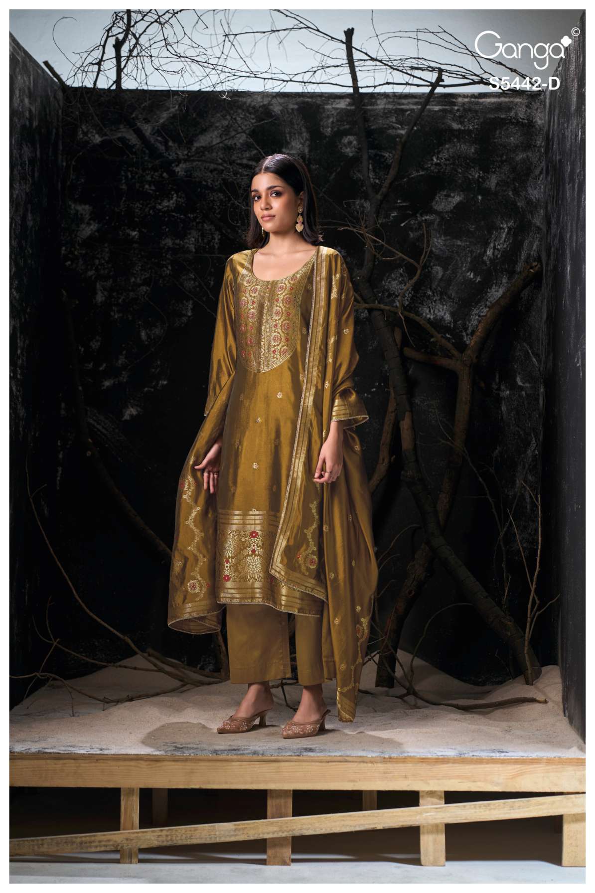 BUY GANGA SUITS GANGA EVIARA S5442 DUPATTA DESIGN