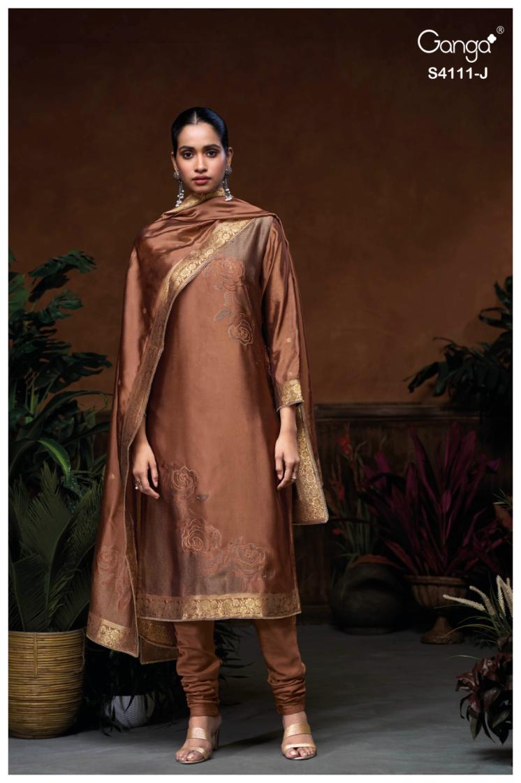 Woman wearing a brown traditional outfit with gold details against a dark background