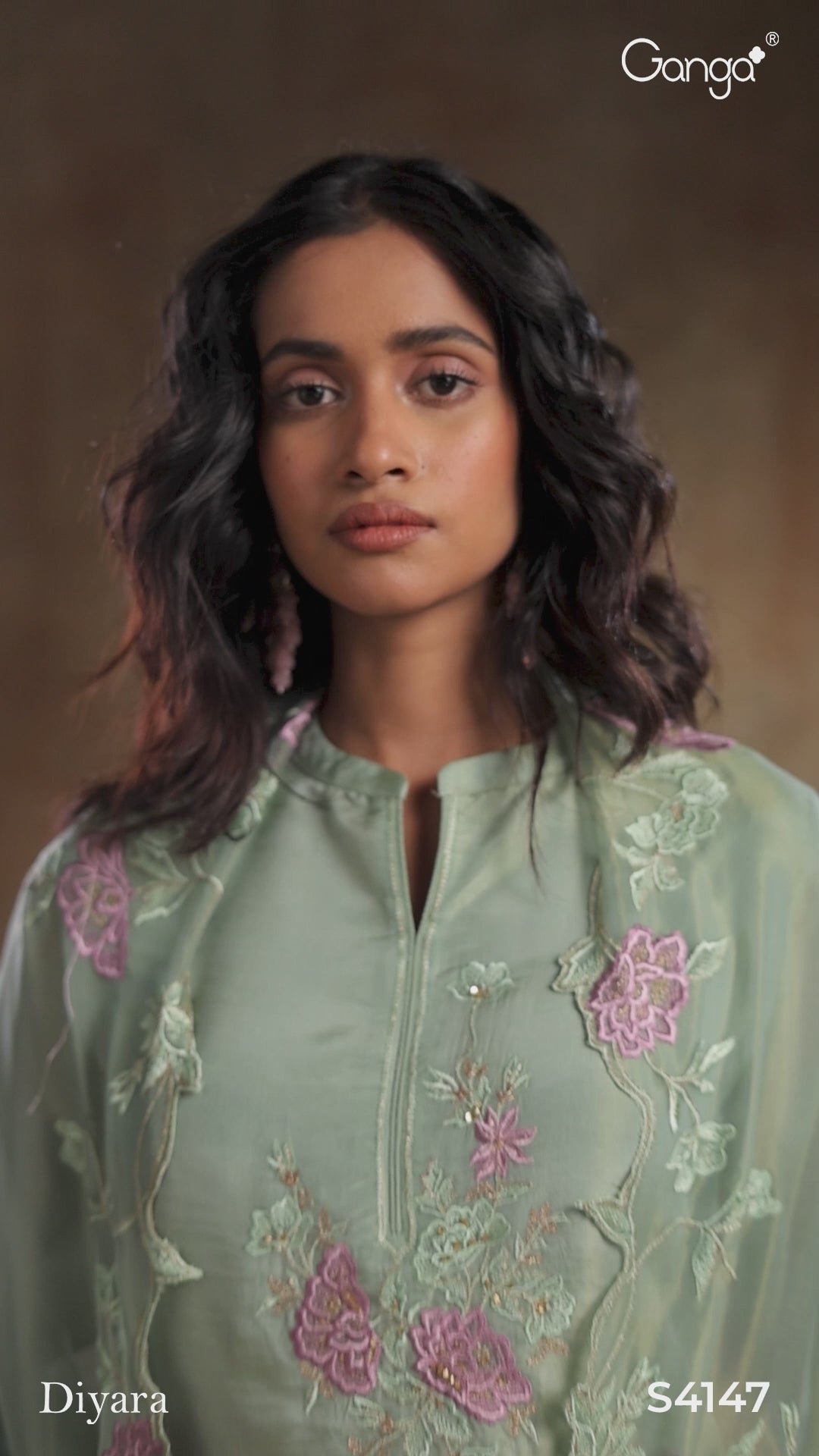 BUY GANGA SUITS SINGLE PIECE GANGA DIYARA S4147 PREMIUM SUIT VIDEO