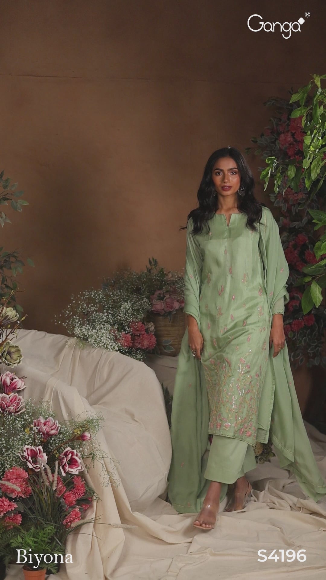 BUY GANGA SUITS WITH PRICE GANGA BIYONA S4196 CLOSEUP IMAGE